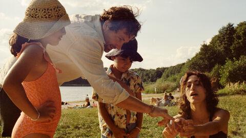 Szene aus "Maysoon": Eine Familie am Strand