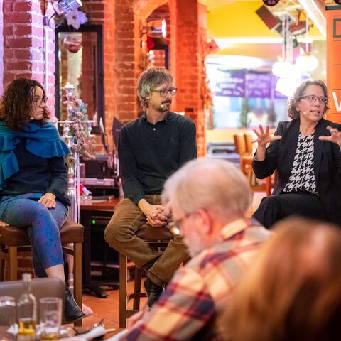 Die Runde aus der "Stunde der Wahrheit" in Wetzlar: Ministerin Angela Dorn, Prof. Dr. Matthias Hollick, Prof. Dr. Michèle Knodt und Moderator Tim Berendonk Die Runde aus der "Stunde der Wahrheit" in Wetzlar: Ministerin Angela Dorn, Prof. Dr. Matthias Hollick, Prof. Dr. Michèle Knodt und Moderator Tim Berendonk