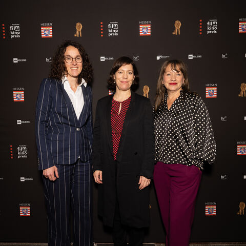 Ministerin Dorn mit Julia Irene Peters und Jutta Feit, den Preisträgerinnen des Newcomerpreis 2022. Ministerin Dorn mit Julia Irene Peters und Jutta Feit, den Preisträgerinnen des Newcomerpreis 2022.