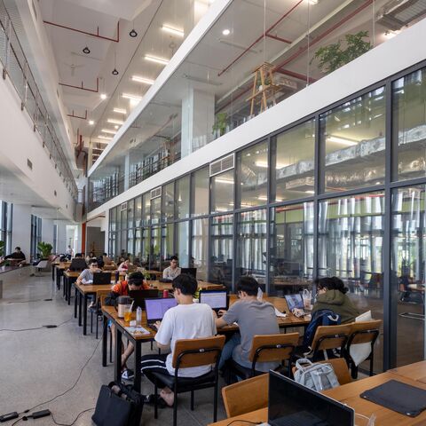 Blick in die Bücherei der VGU