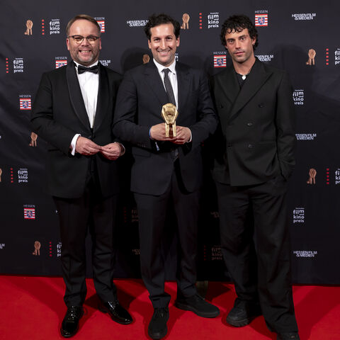 Minister Gremmels mit Newcomer-Preisträger David Hadda und Schauspieler Aaron Altaras Minister Gremmels mit Newcomer-Preisträger David Hadda und Schauspieler Aaron Altaras