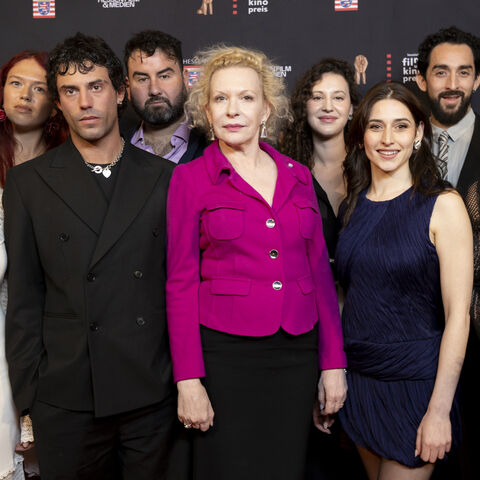 Das Ensemble von "Die Zweiflers" Das Ensemble von "Die Zweiflers" beim Hessischen Film- und Kinopreis 2024