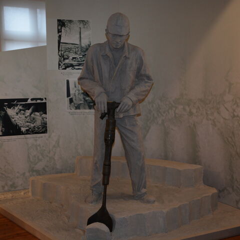 Das Glas- und Keramikmuseum Großalmerode war "Museum des Monats" im Dezember 2018. Die Figur eines Bergbauarbeiters im Museum Großalmerode