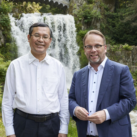 Minister Gremmels mit dem vietnamesischne Vizeminister für Bildung und Ausbildung, Prof. Dr. Nguyen Van Phuc Minister Gremmels mit dem vietnamesischne Vizeminister für Bildung und Ausbildung, Prof. Dr. Nguyen Van Phuc