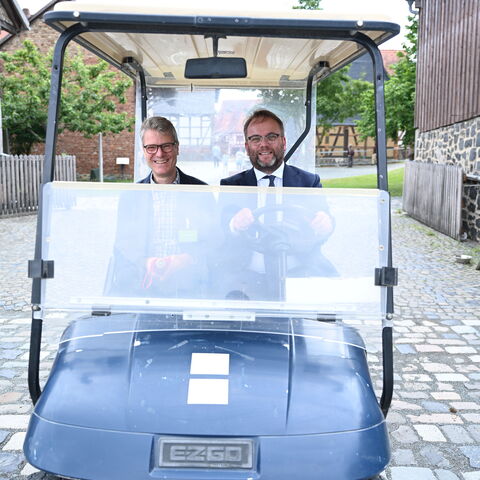 Minister Gremmels im Hessenparksmobil.