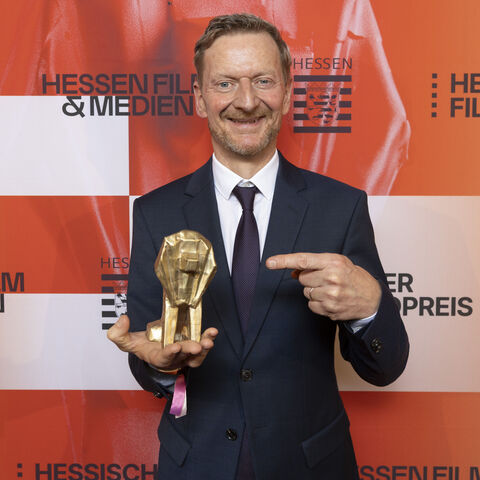 Schauspieler Michael Kessler erhält den Ehrenpreis des Ministerpräsidenten beim Hessischen Film- und Kinopreis 2025. Schauspieler Michael Kessler erhält den Ehrenpreis des Ministerpräsidenten beim Hessischen Film- und Kinopreis 2025.