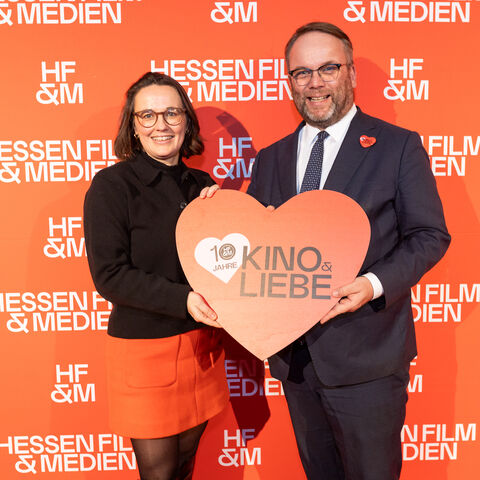 Kunst- und Kulturminister Timon Gremmels mit Hessen-Film-Geschäftsführerin Anna Schoeppe.